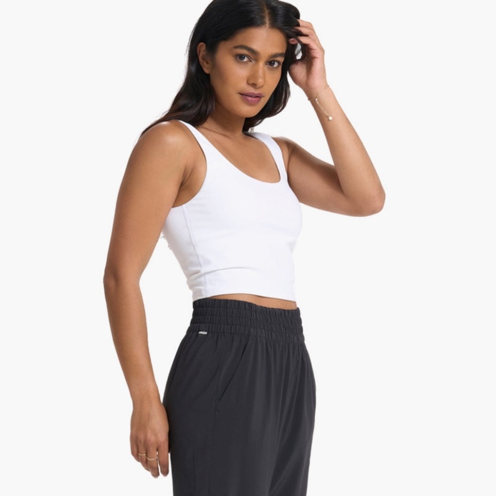 Women’s size Medium Vuori Daily Crop